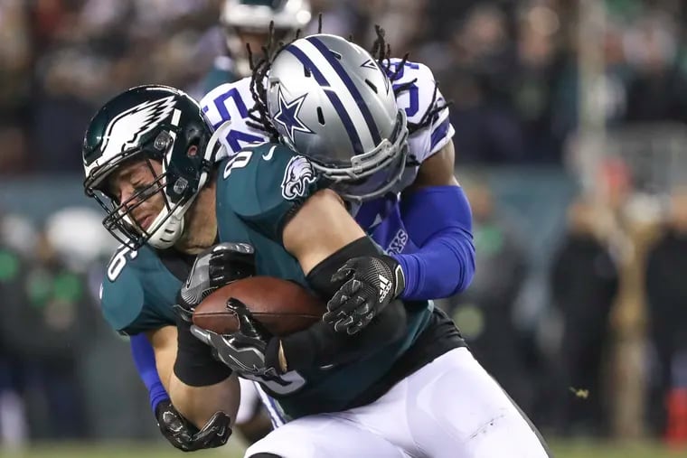 Eagles tight end Zach Ertz,  being tackled by Dallas' Jaylon Smith,  is dealing with rib and kidney injuries.