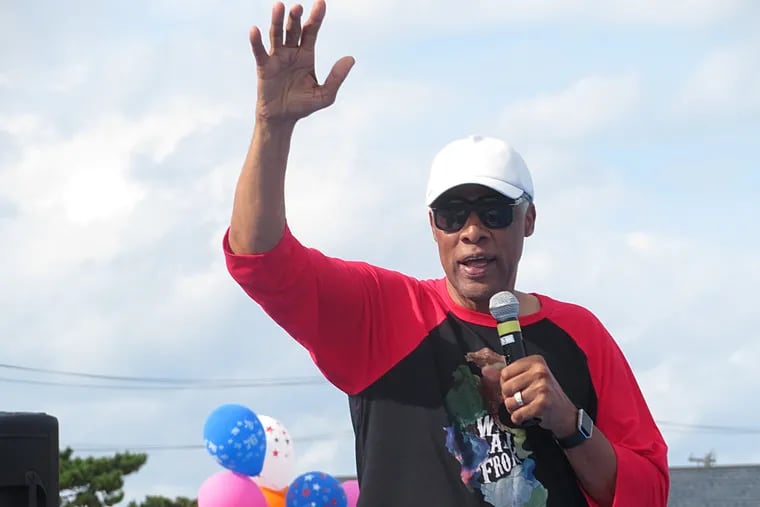 Julius Erving acknowledges the crowd during the Sixers Summer Tour at Stone Harbor, NJ.