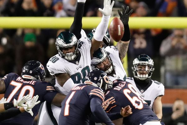 Eagles Bearly Escape Chicago To Play Another Day The Front Pages