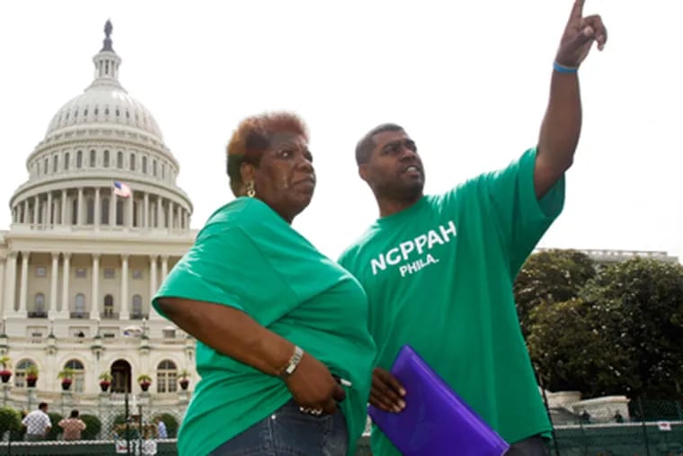 Asia Coney and Vincent Morris at a 2007 Washington demonstration to protest funding cuts. (Laurence Kesterson / Staff Photographer)