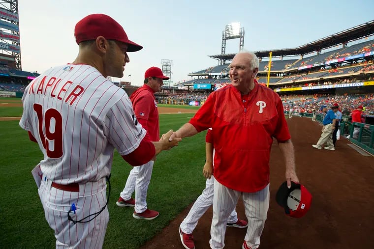Phillies manager Gabe Kapler (left) and new hitting coach Charlie Manuel shake hands after the national anthem Wednesday night.