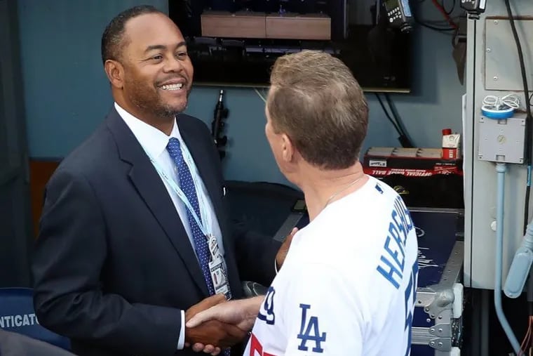 Howard Shelton greets former Dodgers pitcher Orel Hershiser.