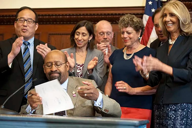 Mayor Nutter is applauded after signing legislation requiring businesses to accommodate a woman's need to express, or to pump, breast milk while at work.  ( RON TARVER / Staff Photographer )