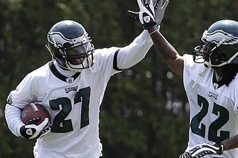 Quintin Mikell, left, is one of only two players remaining from the Eagles' 2005 Super Bowl roster. (David Maialetti / Staff Photographer)