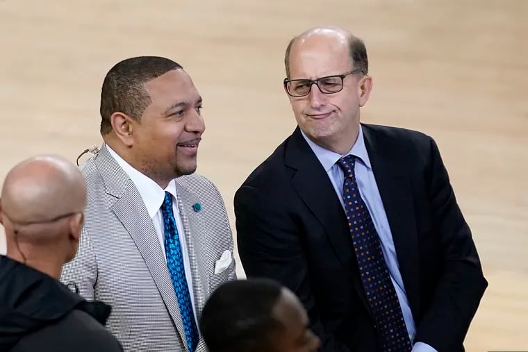 Mark Jackson, second from left, and Jeff Van Gundy are both known as head coaches who can instill discipline in their superstar players.