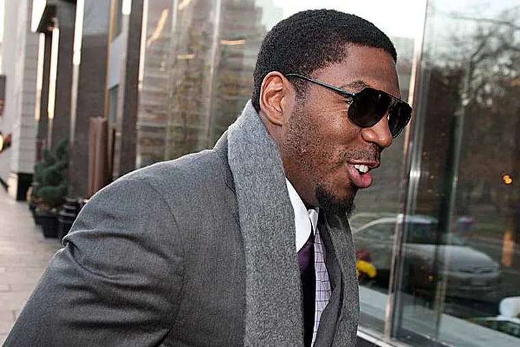 Jonathan Vilma has filed a motion urging a federal judge to reject NFL commissioner Roger Goodell’s motion to dismiss the Saints linebacker’s defamation lawsuit. (Cliff Owen/AP)