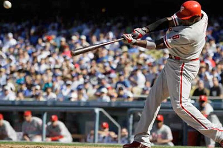 Ryan Howard hits a fourth-inning solo home run during Game 2 of the NLCS against the Dodgers, giving the Phillies a one-run lead. (AP Photo/David J. Phillip)