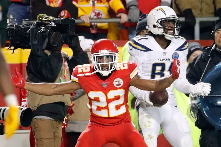 Kansas City Chiefs defensive back Orlando Scandrick (22) disputes a touchdown reception by Los Angeles Chargers wide receiver Mike Williams (right) in December, 2018.