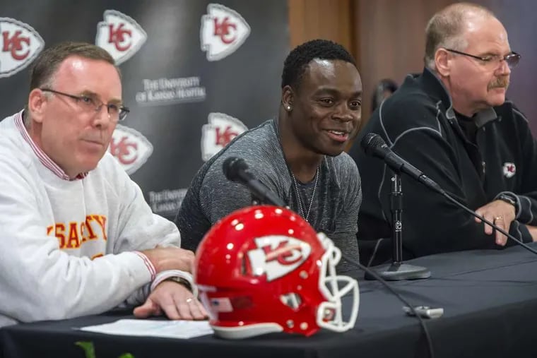ASSOCIATED PRESS Jeremy Maclin is flanked by Chiefs GM John Dorsey and Andy Reid.