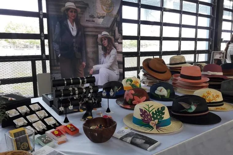 Yaku Wear importa sombreros, boinas y joyas hechas a mano de Ecuador a la ciudad de Filadelfia.
