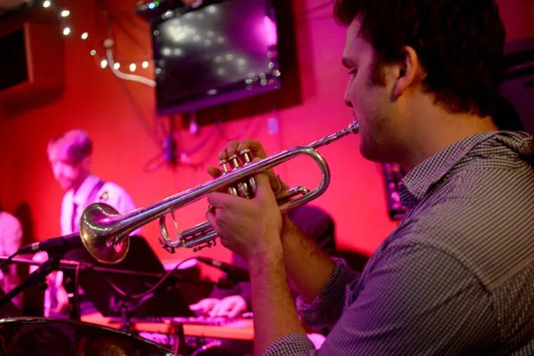 Jazz musician Chris Aschman at Jose Pistola's in Center City. ( TOM GRALISH / Staff Photographer )