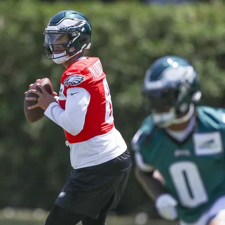 Eagles backup quarterback Marcus Mariota looks to throw during OTAs at the NovaCare Complex on Thursday.
