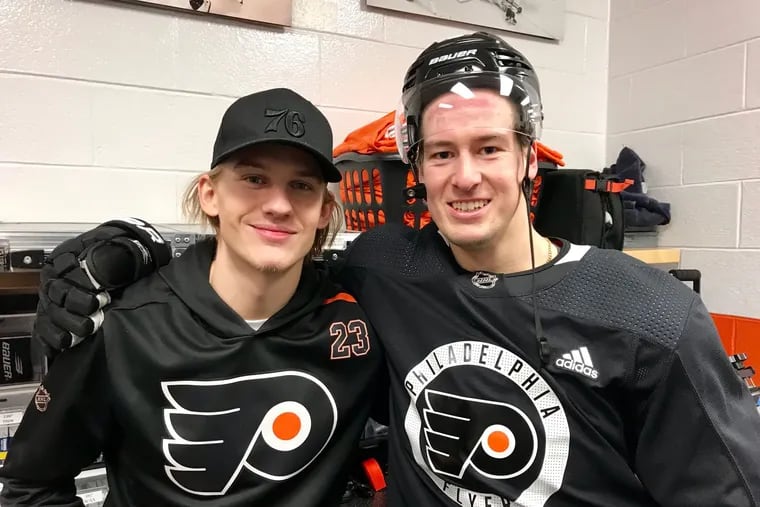 Oskar Lindblom (left) and Flyers teammate Robert Hagg in the team's locker room a year ago. Both are getting ready for the start of the upcoming season.