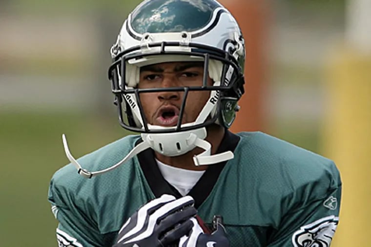 Eagles' DeSean Jackson catches the football during training camp on
Friday. (Yong Kim / Staff Photographer)