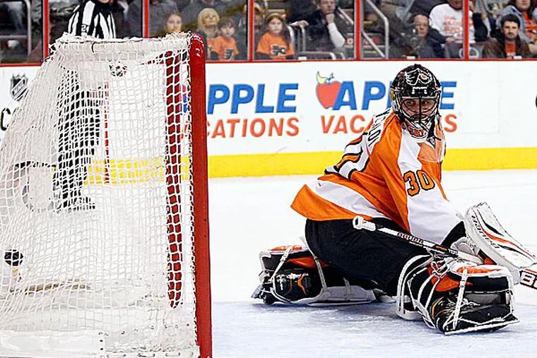 Paul Holmgren passed up an opportunity to stress that Ilya Bryzgalov is the Flyers' long-term starter. (Yong Kim/Staff Photographer)