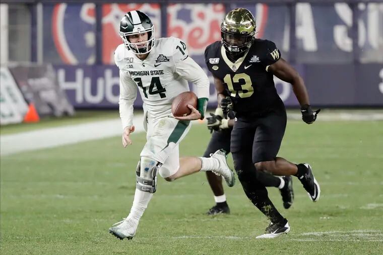 Manny Walker (right), shown trying to chase down Michigan State quarterback Brian Lewerke during the Pinstripe Bowl in December, has joined the Temple program.