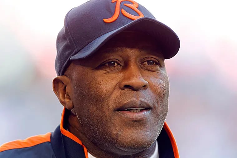 The Eagles will interview former Chicago Bears coach Lovie Smith .0(AP Photo/Paul Connors)
