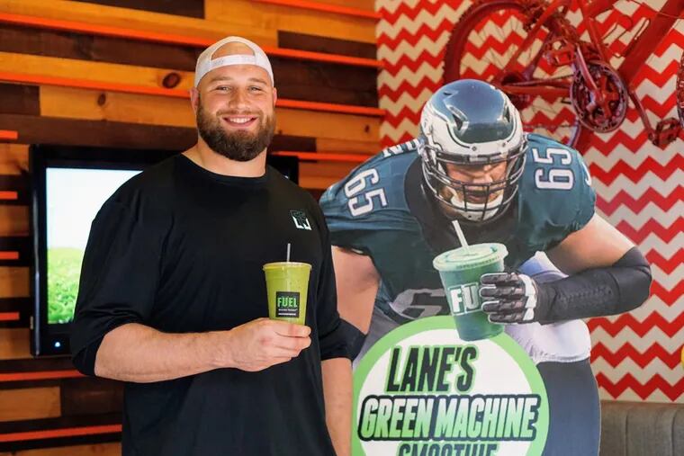 Lane Johnson of the Eagles with Green Machine Smoothie at Fuel.