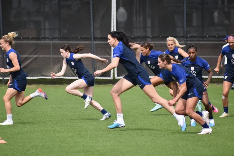 Taylor Kornieck (center) runs in a drill during a U.S. women's national soccer team practice in Orlando this past Saturday.