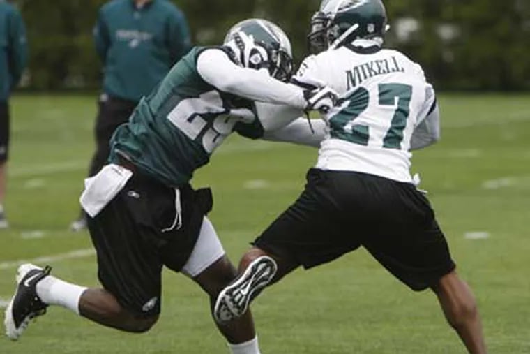 Quintin Mikell earned second team All-Pro honors in 2008, his first season as the Eagles’ starting strong safety. (Michael S. Wirtsz / Staff Photographer)