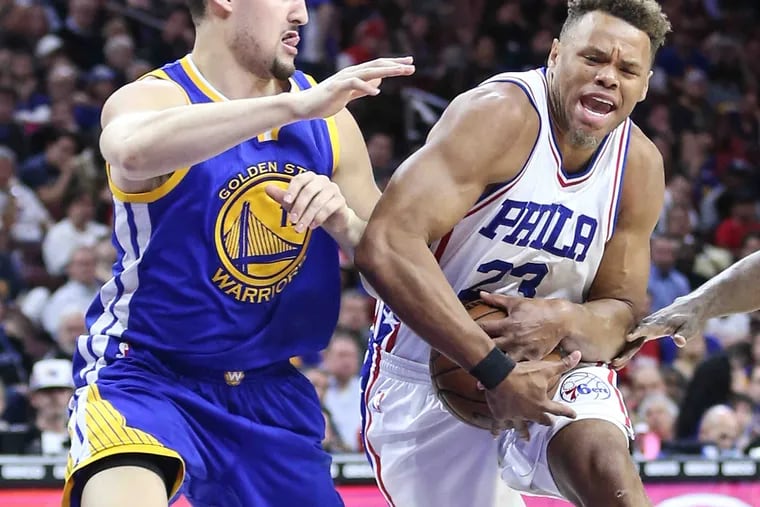 Justin Anderson drives on the Warriors' Klay Thompson in 2018.