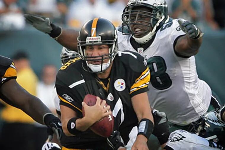 Trent Cole combines with Dan Klecko to sack Steelers quarterback Ben Roethlisberger. The Eagles got to Roethlisberger nine times in yesterday's 15-6 win. (Jerry Lodriguss / United Photo Staff).