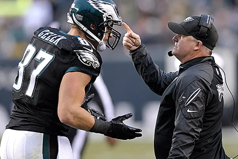Eagles tight end Brent Celek and head coach Chip Kelly. (Michael Perez/AP)
