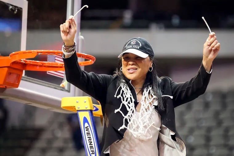 South Carolina Gamecocks head coach Dawn Staley waving her pieces of the net after her team beat Mississippi State, 67-55, to win the 2017 NCAA title.
