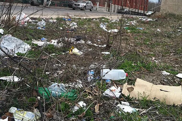 The area near St. Joseph's Prep is strewn with assorted trash. (Jason Nark / Daily News staff)