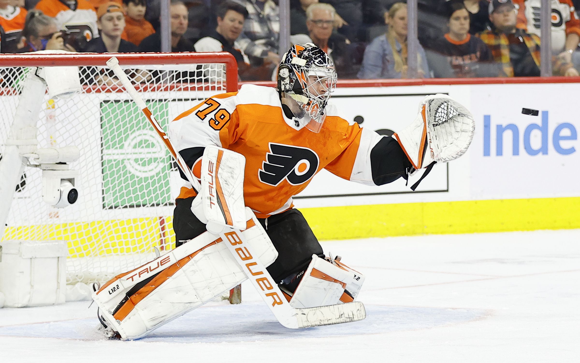 Flyers goalie Carter Hart records first career shutout, dazzles with  highlight-reel save