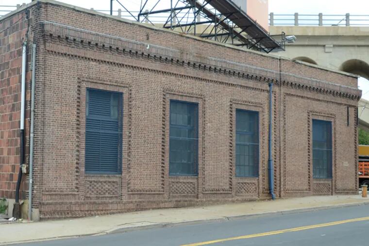 A real estate developer is using crowdsourcing to finance the redevelopment of this building at  114 Green Lane in Manayunk. (RON TARVER / Staff Photographer)