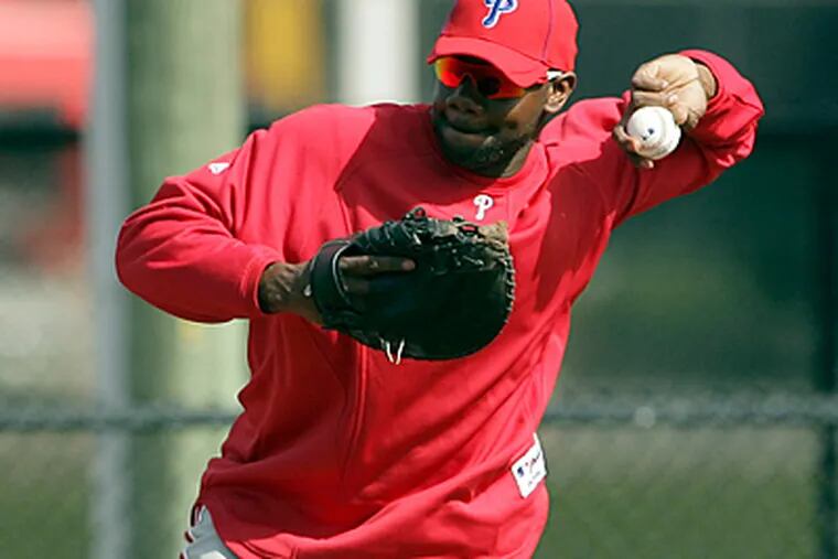 Phillies' Ryan Howard throws the baseball during spring training drills at Bright House Field.  (Yong Kim / Staff Photographer)