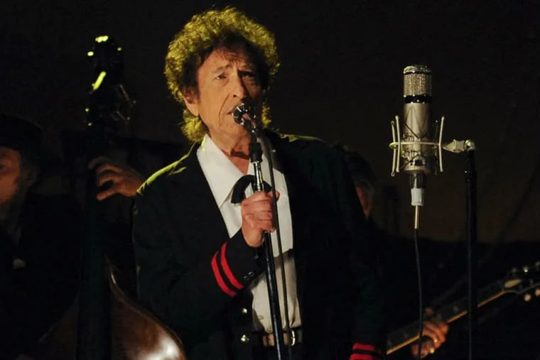 Bob Dylan performs on the final &quot;Late Show with David Letterman.&quot; (Jeffrey R. Staab/CBS)