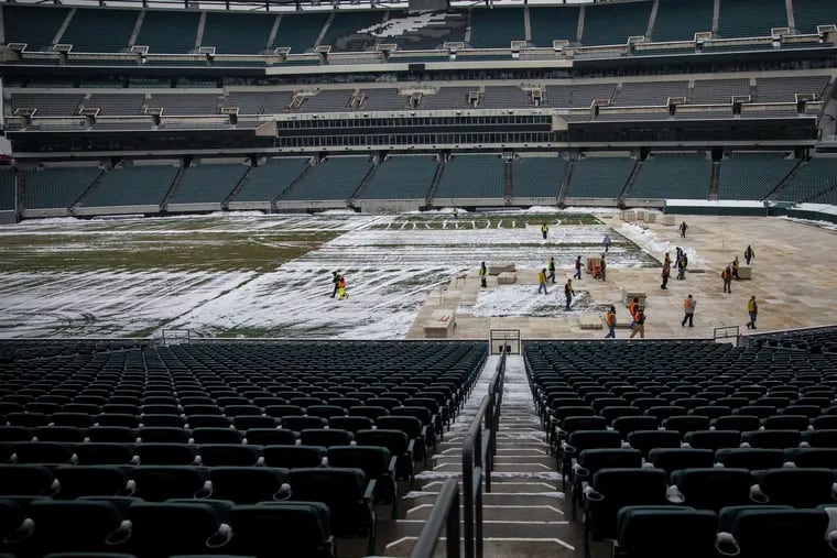 The NHL will take the next two weeks to turn Lincoln Financial Field into an outdoor ice rink.