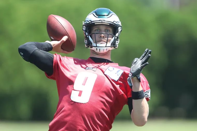 Eagles QB Nick Foles throws at minicamp at the NovaCare Center Tuesday June 12, 2018. DAVID SWANSON / Staff Photographer