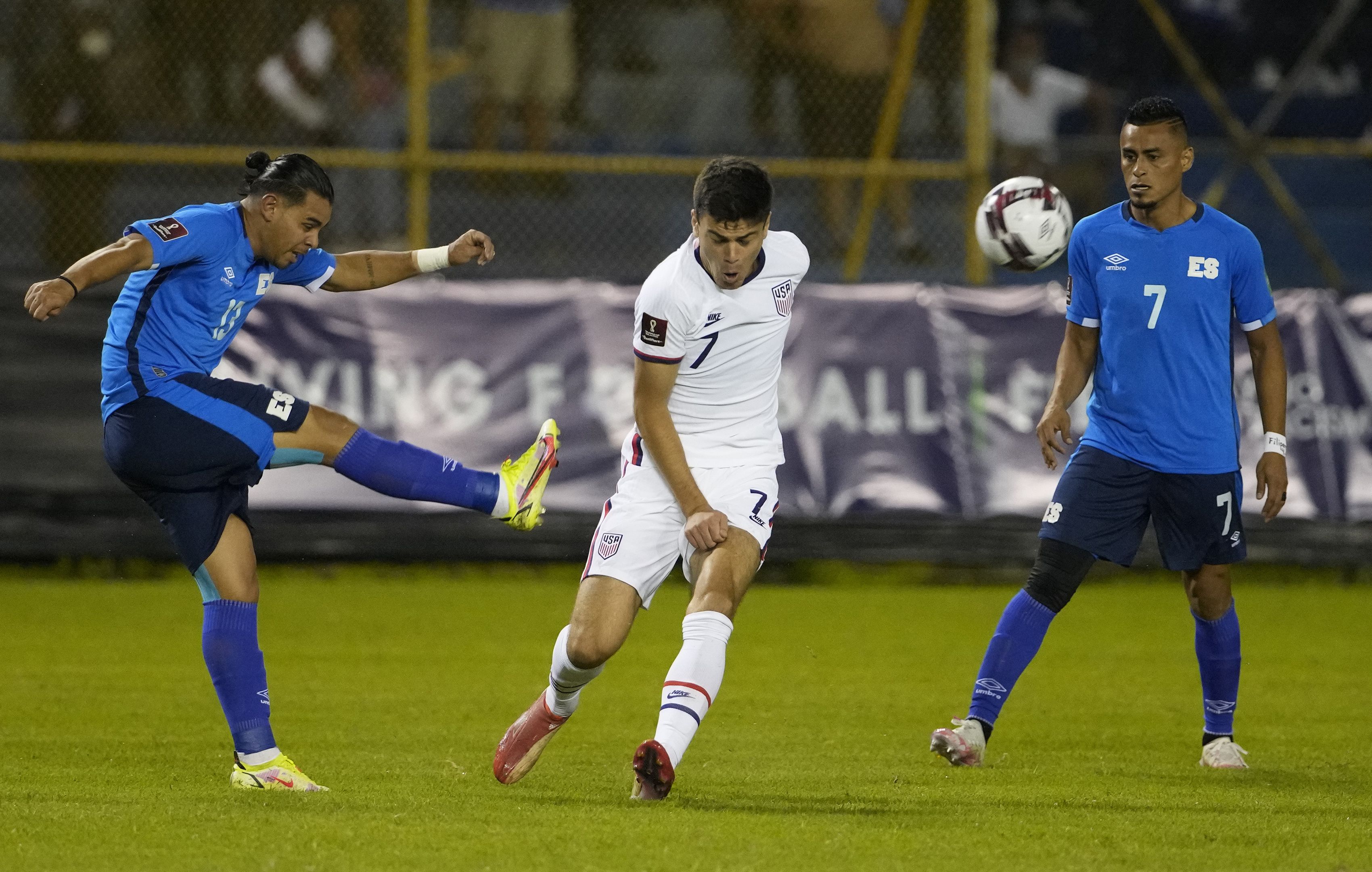 U.S. men's soccer team ties El Salvador 0-0 in World Cup qualifying opener