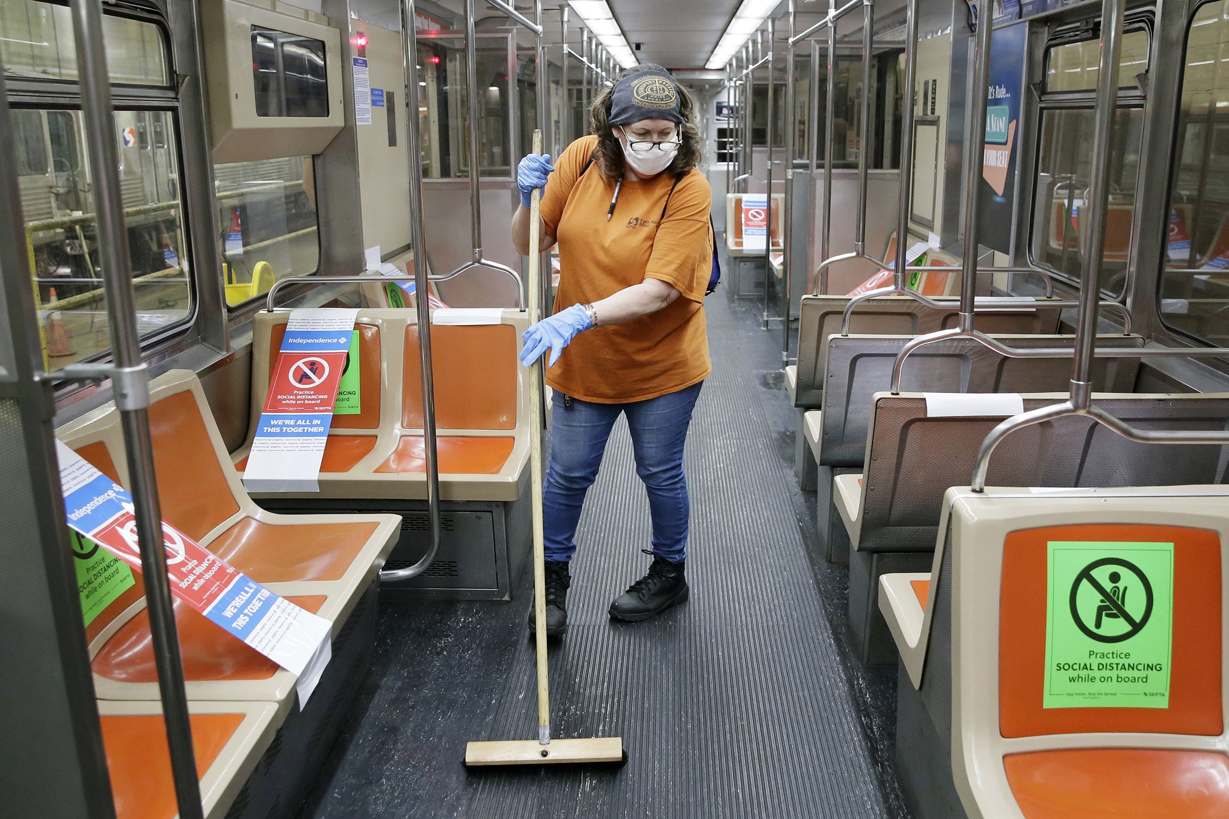 Coronavirus makes SEPTA's dirtiest jobs a nausea-inducing slog