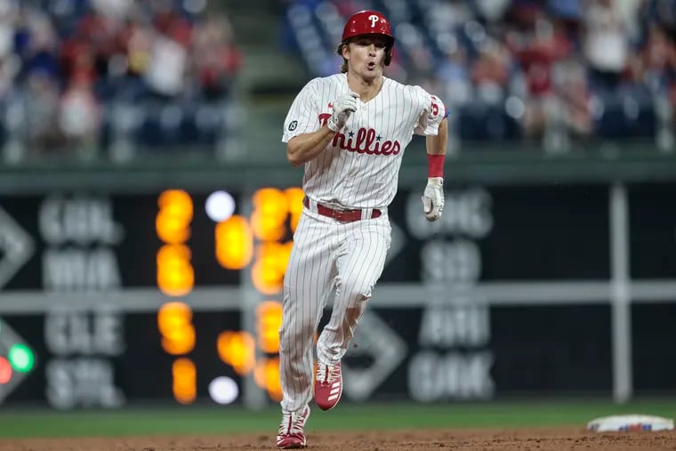 Phillies Luke Williams runs to third base on an error against the Braves after his first major league hit during the 5th inning at Citizens Bank Park in Philadelphia, Tuesday, June 8, 2021