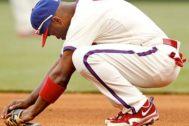An MRI showed a deep bone bruise on Jimmy Rollins' knee, but he doesn't think he'll be on the DL. (Ron Cortes/Staff file photo)