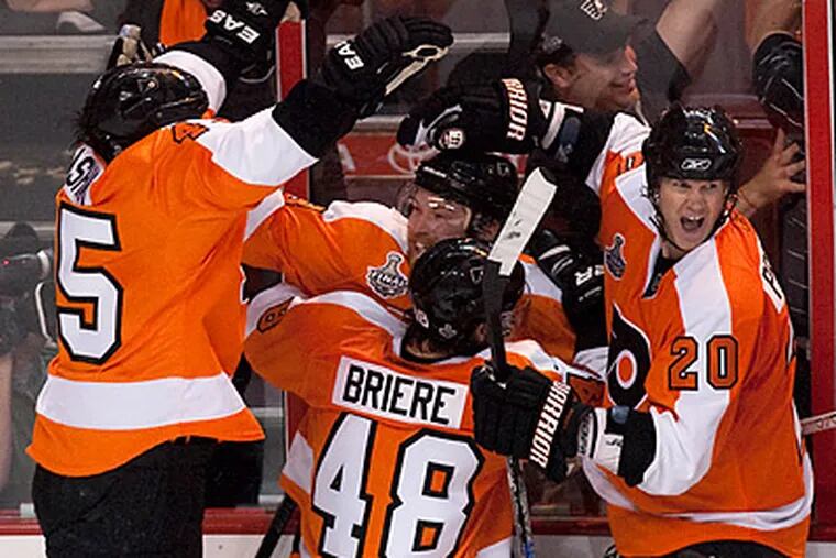 The Flyers celebrate Claude Giroux's winning goal in overtime. (Ed Hille / Staff Photographer)