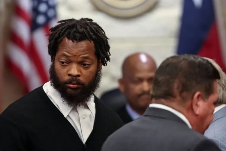 Eagles defensive end Michael Bennett appears in Harris County Civil Court in Houston on Monday. Bennett has surrendered to authorities in Houston on a charge that he injured a paraplegic woman as he tried to get onto the field after last year’s Super Bowl to celebrate with his brother.
