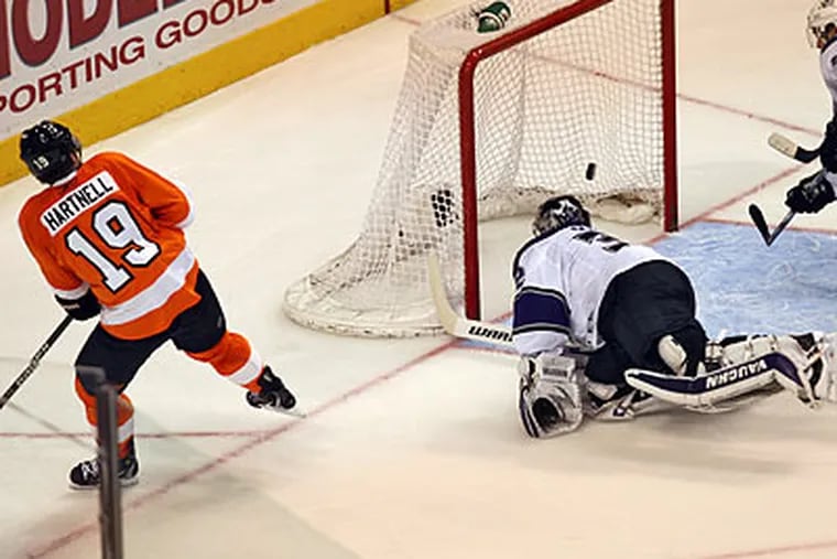 Kings goaltender Jonathan Quick stopped all 40 shots he faced from the Flyers. (David M Warren/Staff Photographer)