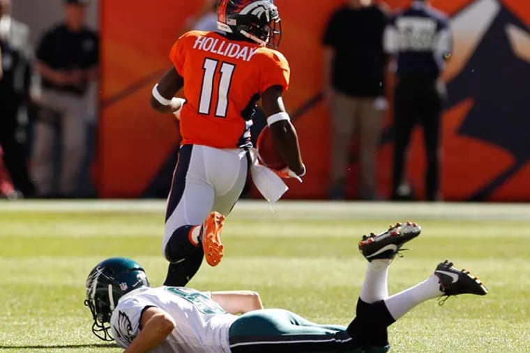The Broncos' Trindon Holliday out runs the Eagles on his way to a kick return touchdown. (Ron Cortes/Staff Photographer)