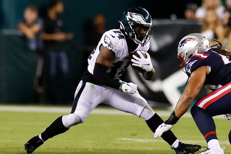 Eagles running back Kenneth Gainwell makes Patriots linebacker Harvey Langi miss Thursday night in the Eagles' 35-0 loss.