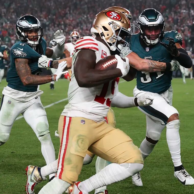 49ers wide receiver Deebo Samuel runs for a 12-yard touchdown run past Eagles safety Kevin Byard (right) and cornerback Darius Slay.