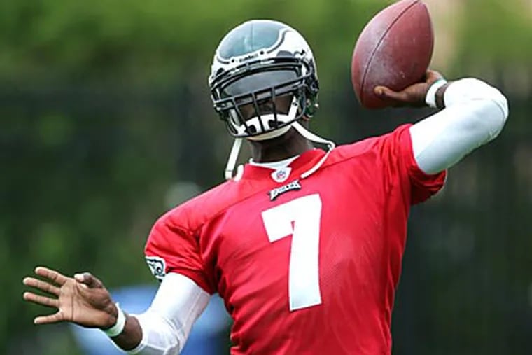 Michael Vick has issued a statement in response to rumors of his involvement in a recent shooting.  (David Swanson / Staff Photographer)