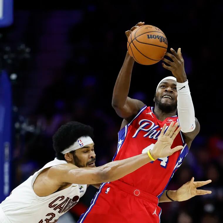 Sixers forward Paul Reed reaches for the basketball past Cavaliers center Jarrett Allen in the fourth quarter.