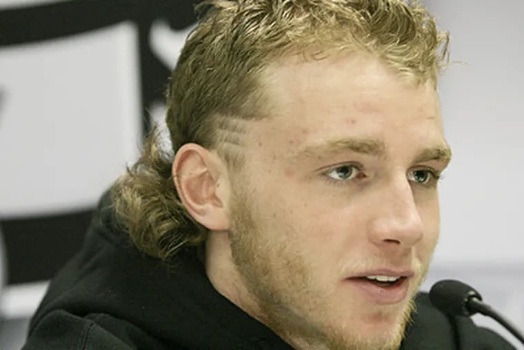 The Blackhawks' Patrick Kane (and his mullet) earns a spot on Gonzo's updated list of top Philly sports villains. (Yong Kim / Staff Photographer)
