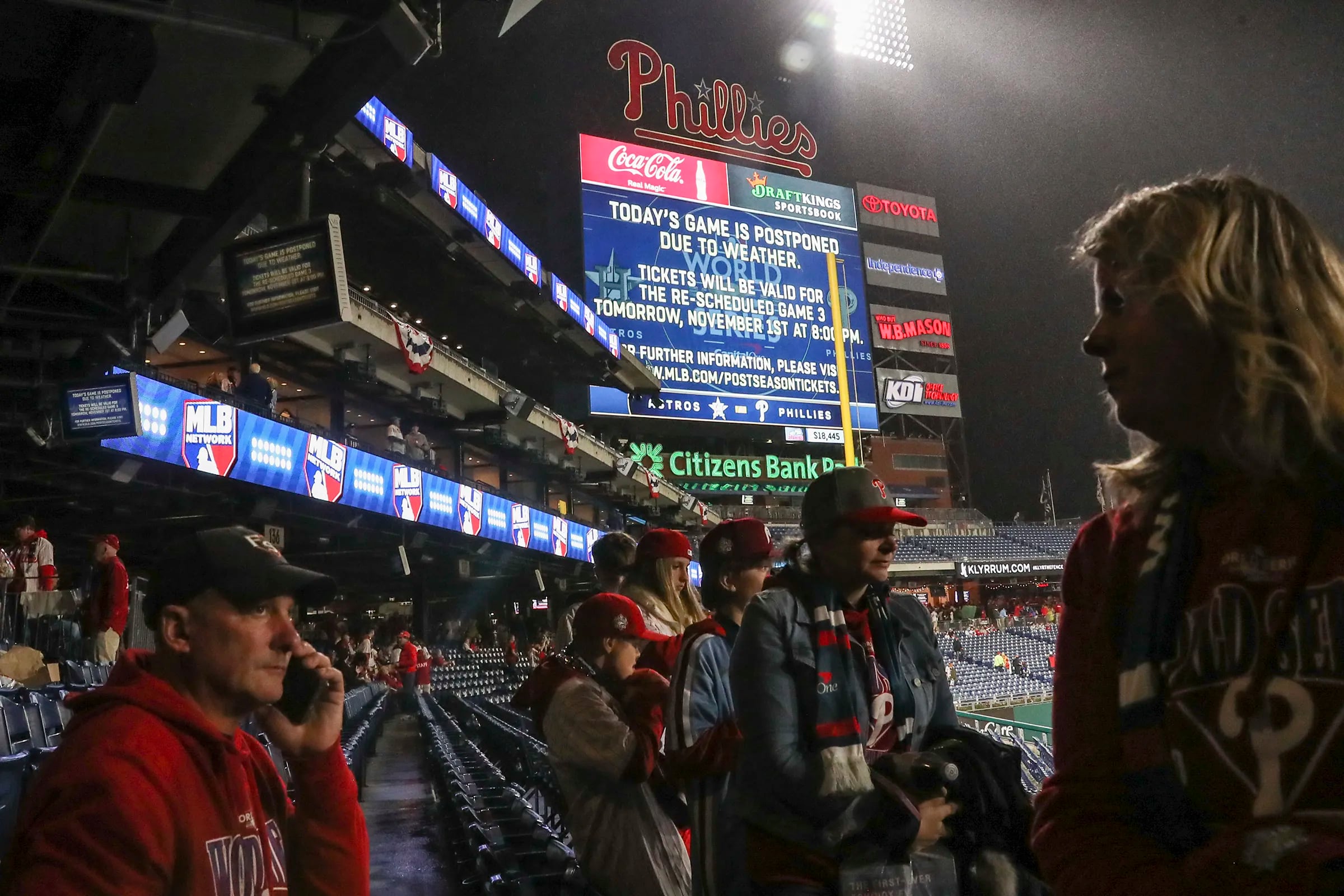Despite rain postponement, Phillies fans celebrate World Series