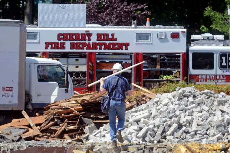 A Wawa spokeswoman said those involved were a &quot;longtime general contractor and subcontractor,&quot; and said the death was the first such incident in its 50-year history of building more than 1,000 stores.